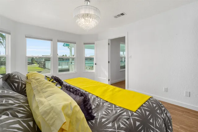 $475,000 | 385 Ling Street, Bayou Vista, TX 77563