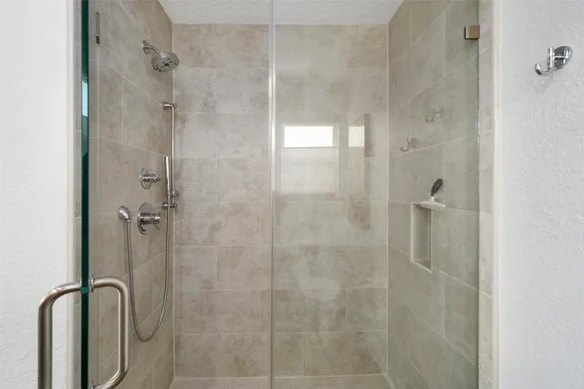 $475,000 | 385 Ling Street, Bayou Vista, TX 77563