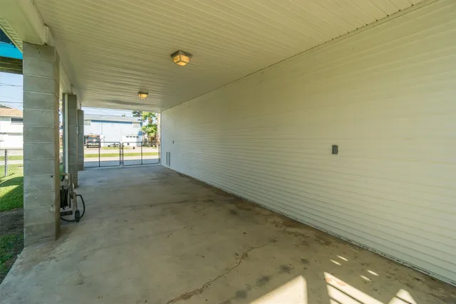 $475,000 | 385 Ling Street, Bayou Vista, TX 77563