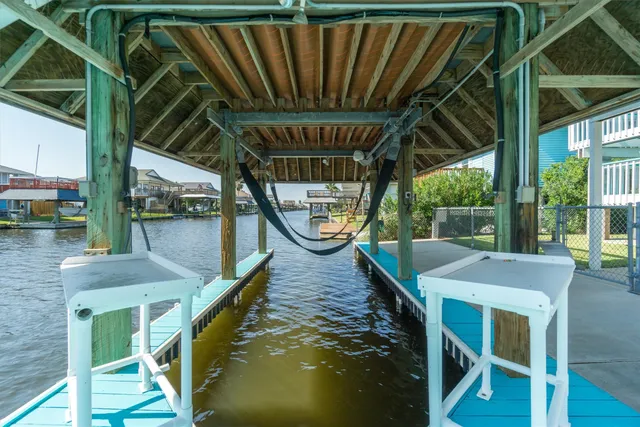 $475,000 | 385 Ling Street, Bayou Vista, TX 77563