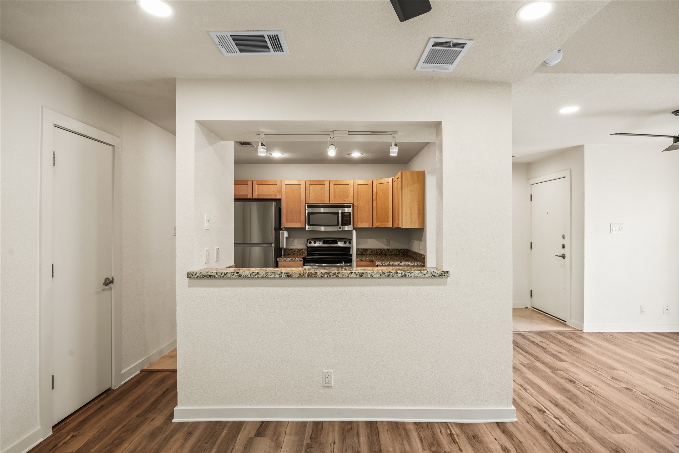 4777 Cedar Springs Road, Unit 8N Dallas, TX 75219 - Photo 21 of 34