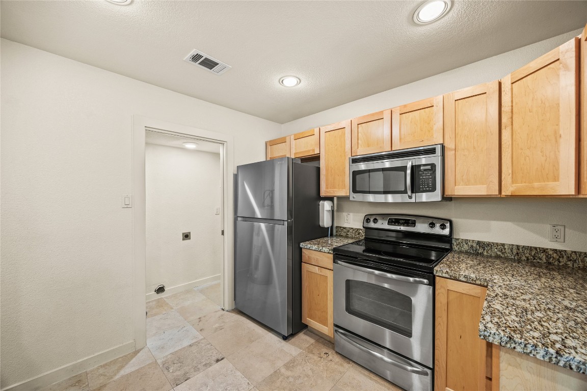 4777 Cedar Springs Road, Unit 8N Dallas, TX 75219 - Photo 22 of 34