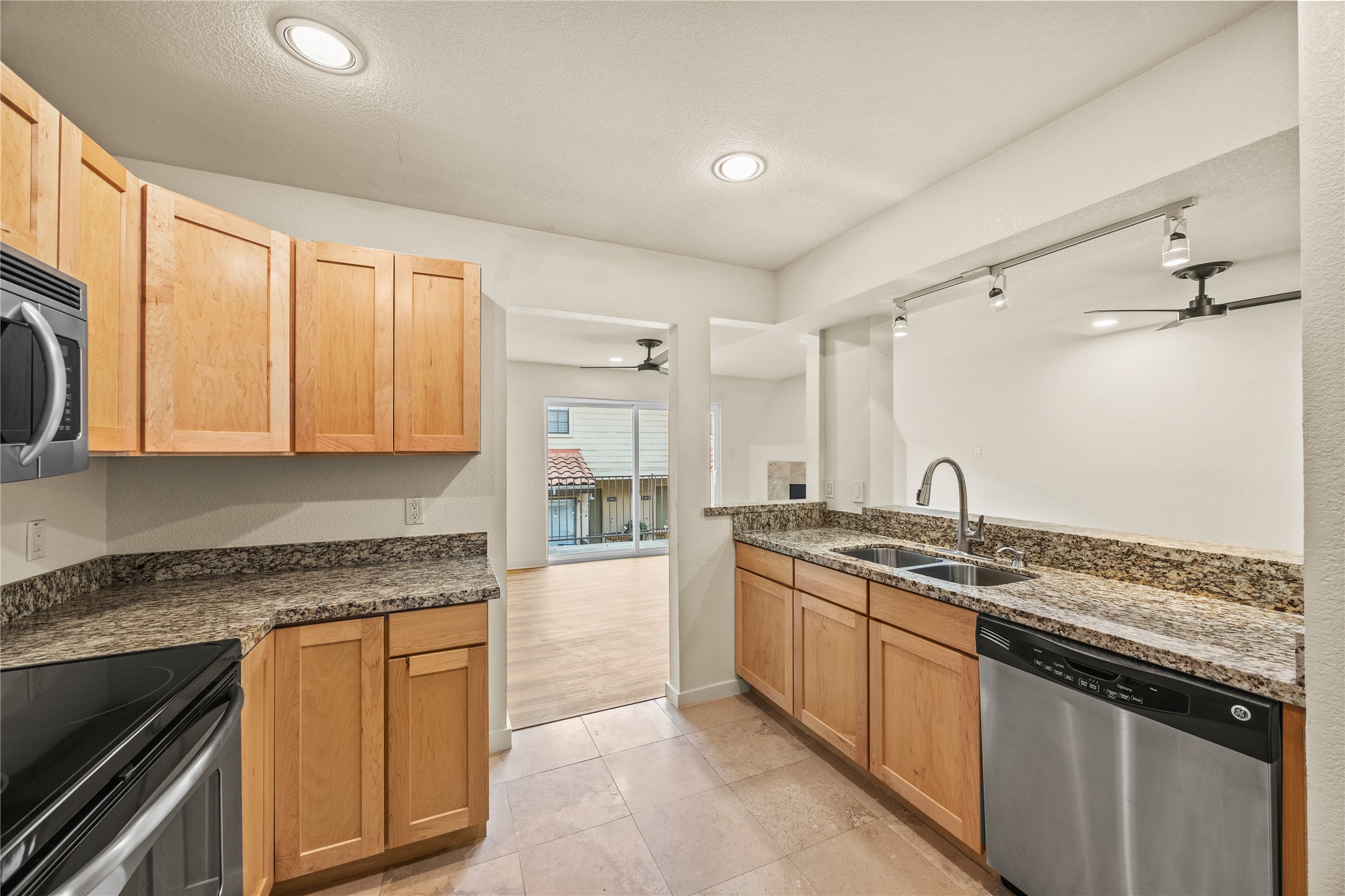 4777 Cedar Springs Road, Unit 8N Dallas, TX 75219 - Photo 25 of 34