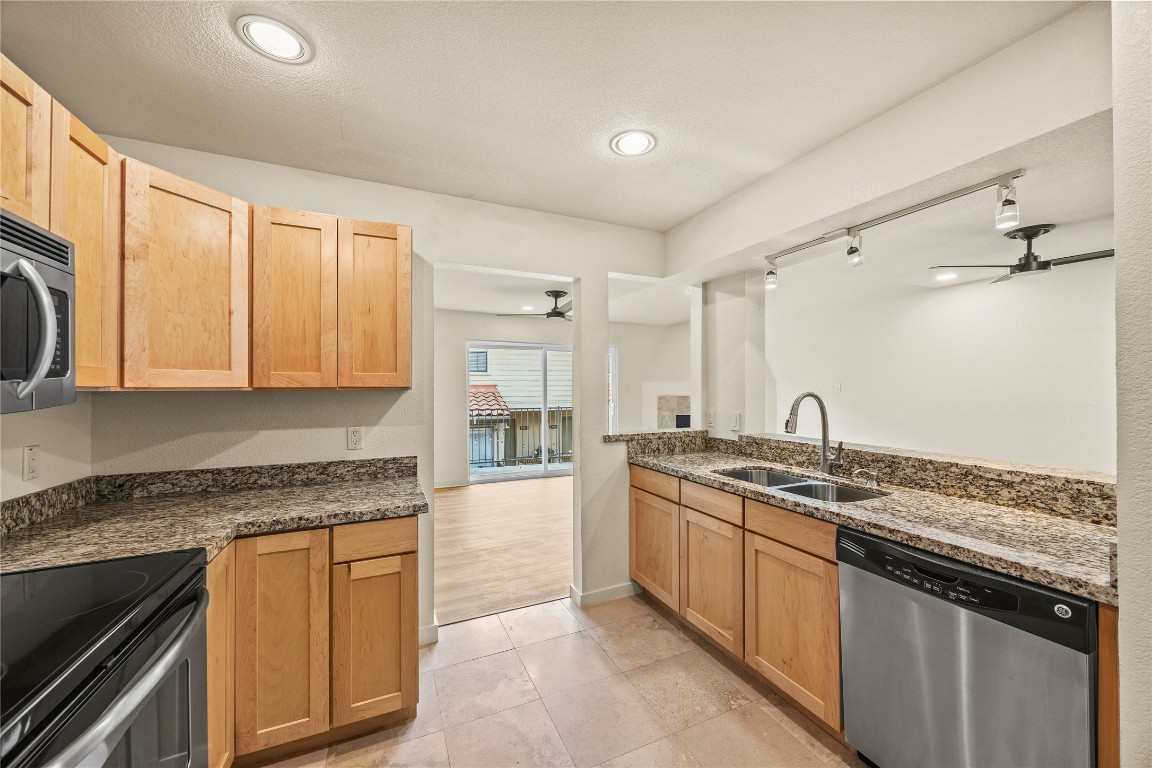 4777 Cedar Springs Road, Unit 8N Dallas, TX 75219 - Photo 25 of 34