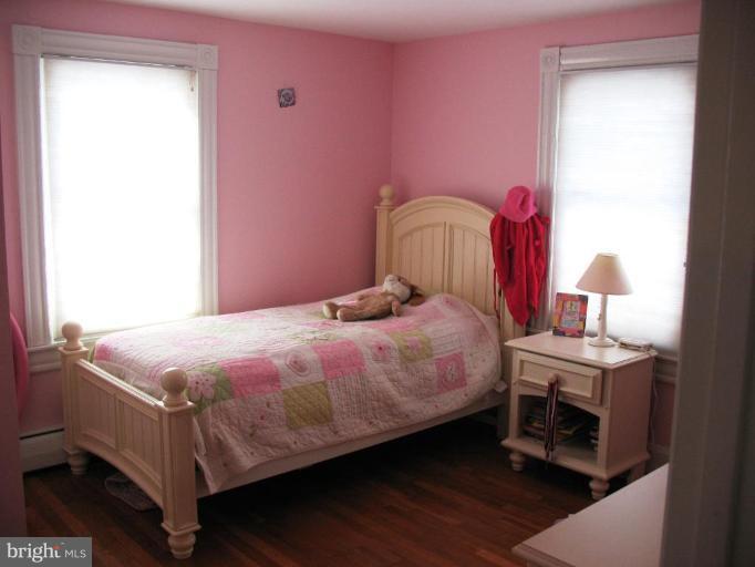 192 Hollen Road Baltimore, MD 21212 - Photo 3 of 20 a bedroom with a bed and a window