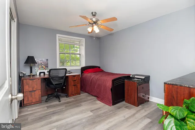 a livingroom with workspace and a window