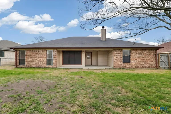 a view of a house with a backyard