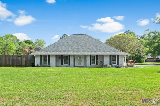 $434,000 | 7994 Hermitage Drive, Denham Springs, LA 70726