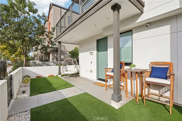a view of an chairs and tables in the back yard