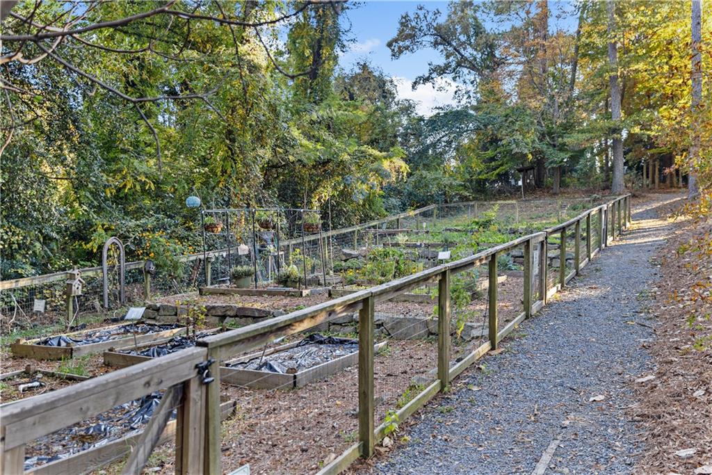 652 Timm Valley Road Northeast Atlanta, GA 30305 - Photo 12 of 13