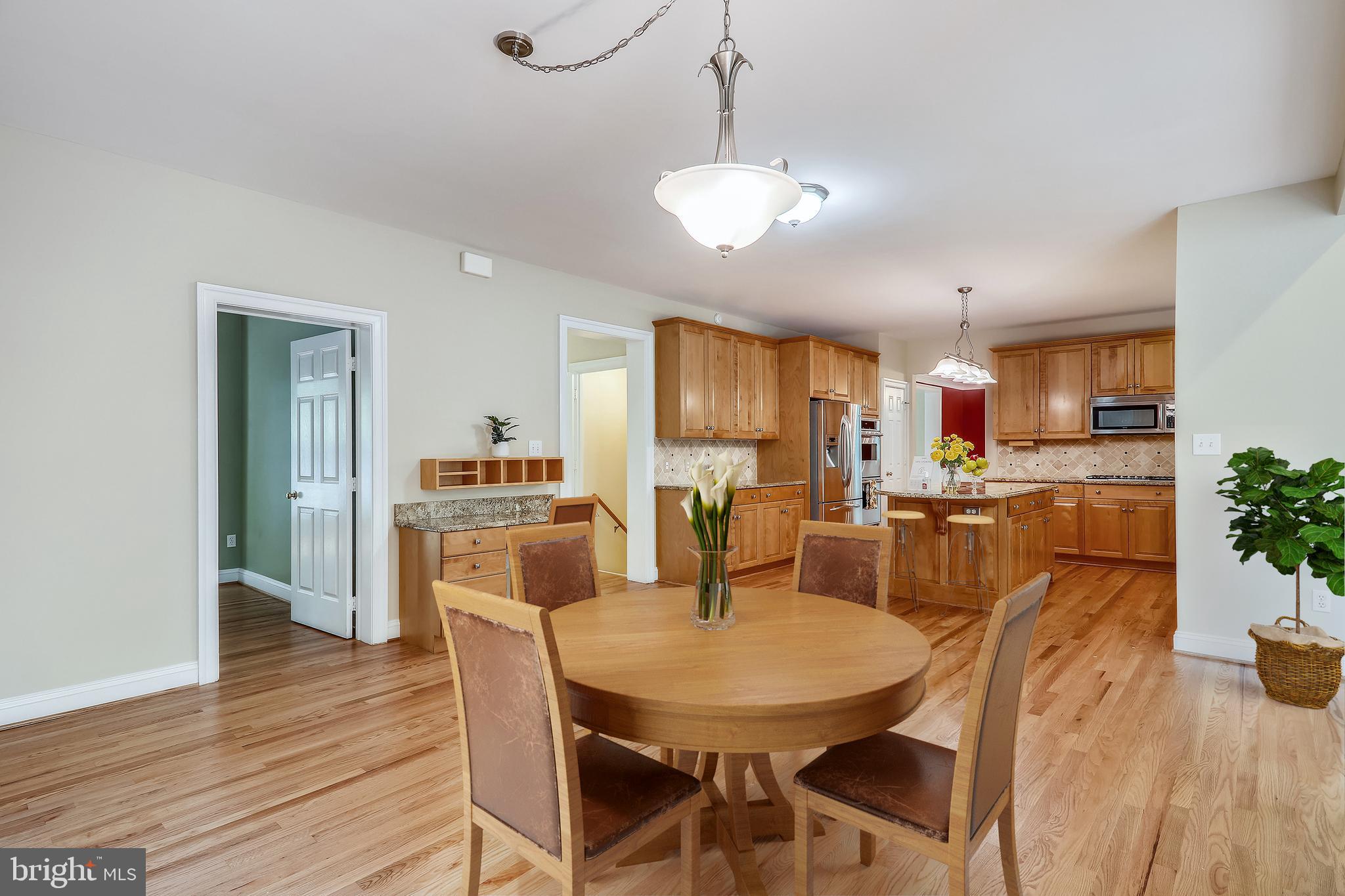 8700 Overlook Road McLean, VA 22102 - Photo 11 of 49 Breakfast Area - Virtually Staged