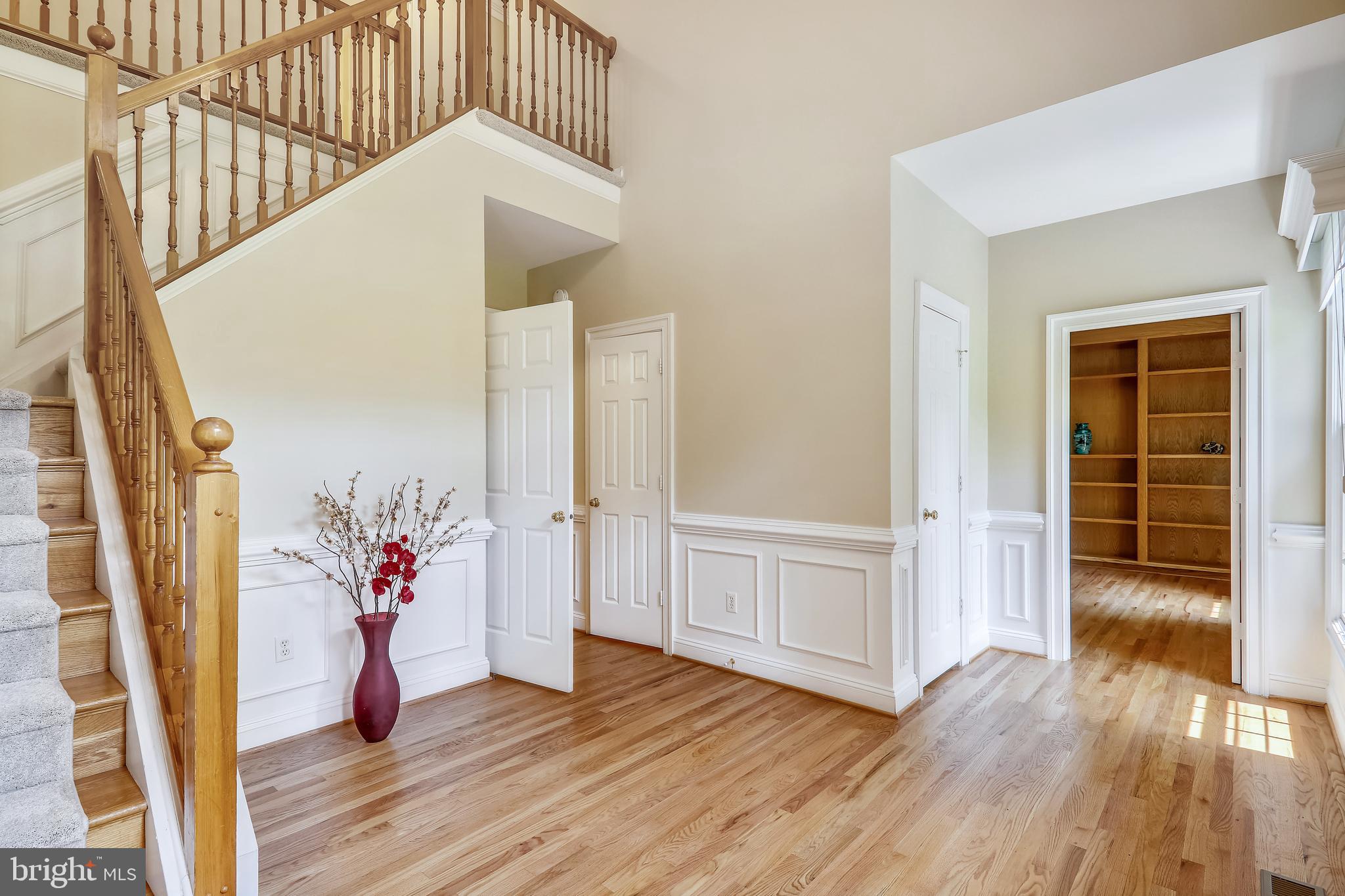8700 Overlook Road McLean, VA 22102 - Photo 3 of 49 Elegant 2-Story Foyer