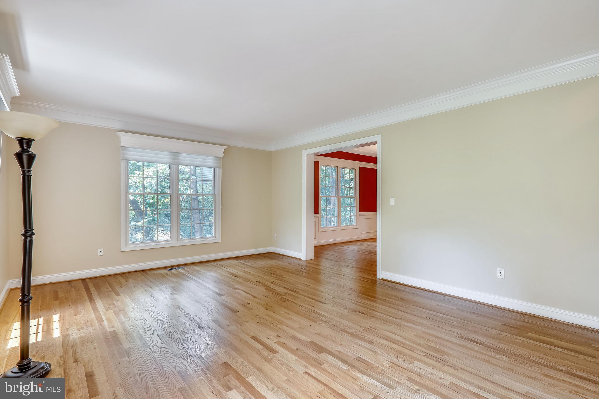 8700 Overlook Road McLean, VA 22102 - Photo 4 of 49 Living Room
