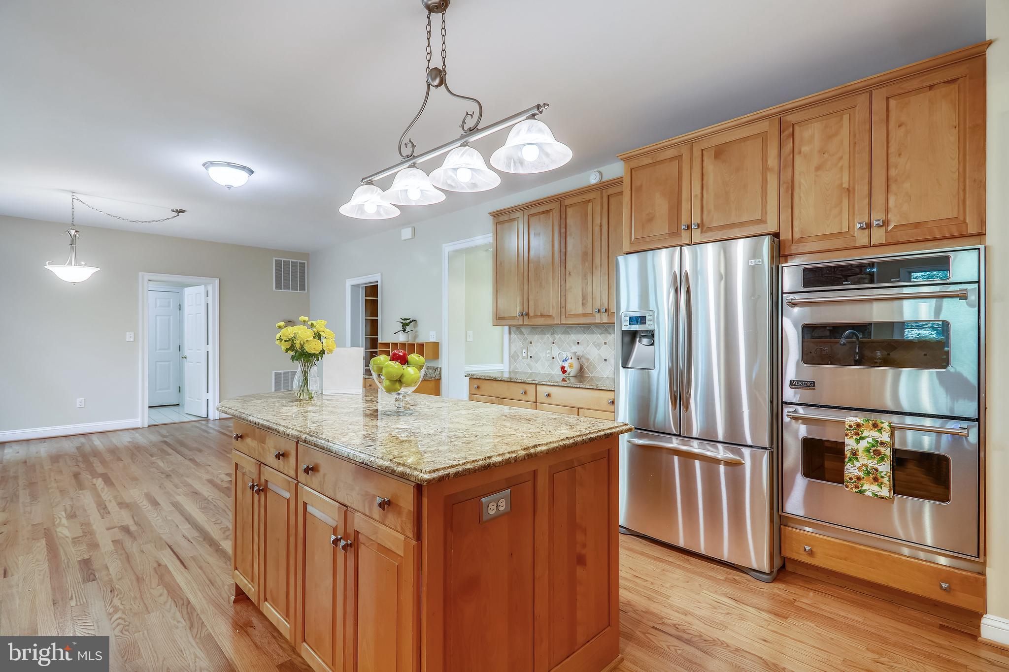 8700 Overlook Road McLean, VA 22102 - Photo 9 of 49 Kitchen