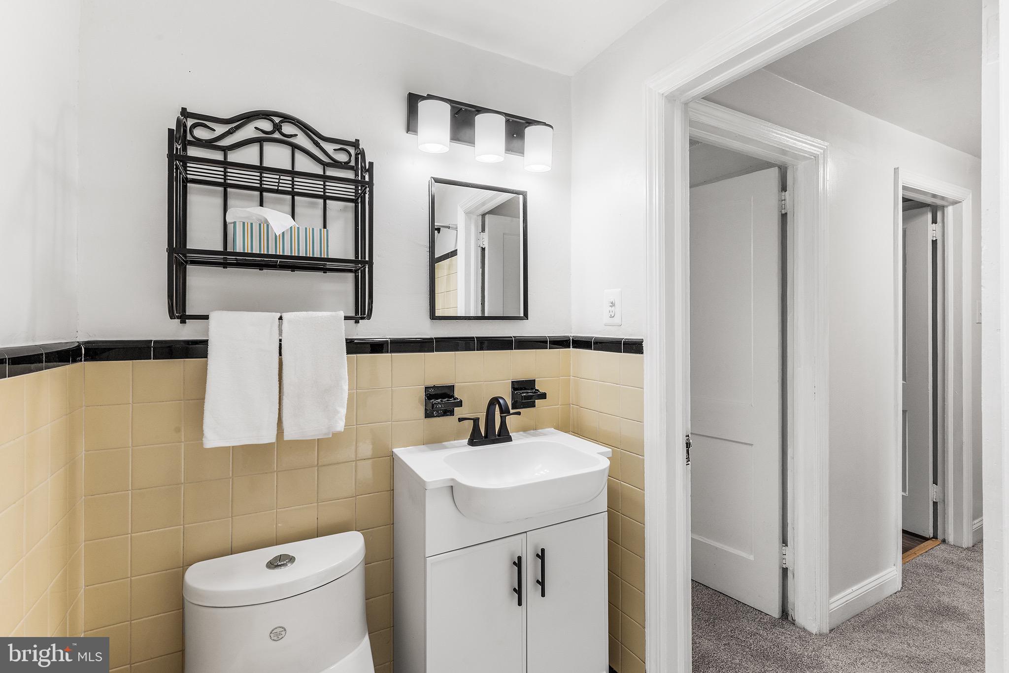 390 Glen Cove Road Collingdale, PA 19023 - Photo 20 of 27 a bathroom with a toilet a sink and a mirror