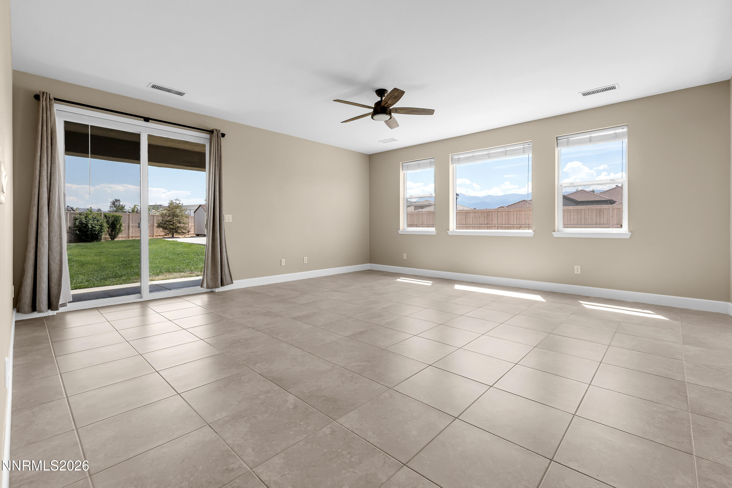 10475 Mott Court Reno, NV 89521 - Photo 12 of 44 Mott10475-013