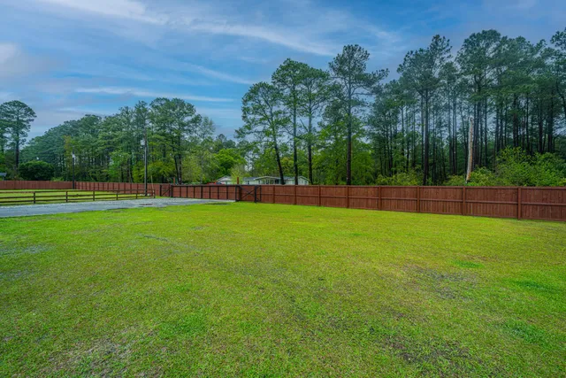 $600,000 | 138 Lisenby Drive, Moncks Corner, SC 29461