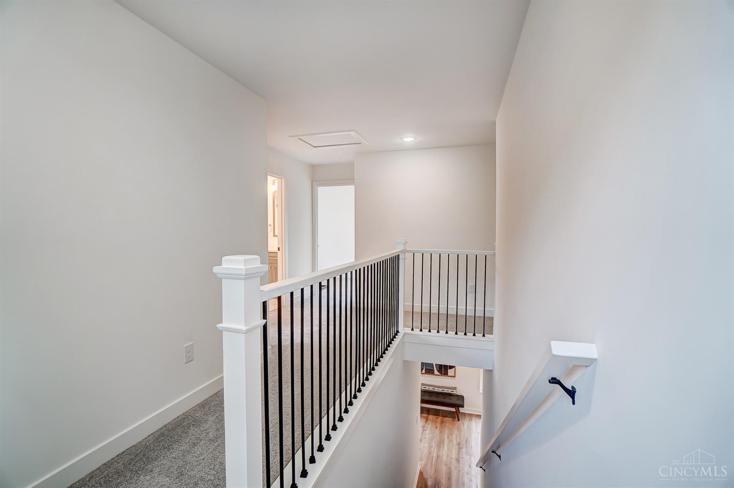 6908 Roe Street Cincinnati, OH 45227 - Photo 14 of 33