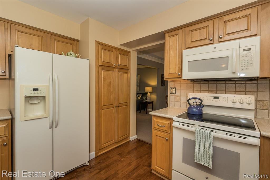 3028 Baypoint Drive Rochester Hills, MI 48309 - Photo 9 of 40