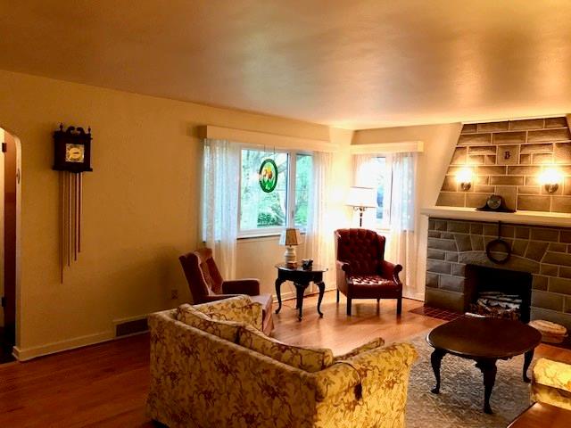 236 Cascade Road Pittsburgh, PA 15221 - Photo 5 of 25 Another view of the living room to show off the windows.