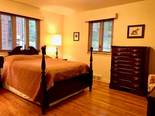 236 Cascade Road Pittsburgh, PA 15221 - Photo 7 of 25 Large Main floor bedroom at the front of the home. Extra deep closets in all the bedrooms as well.