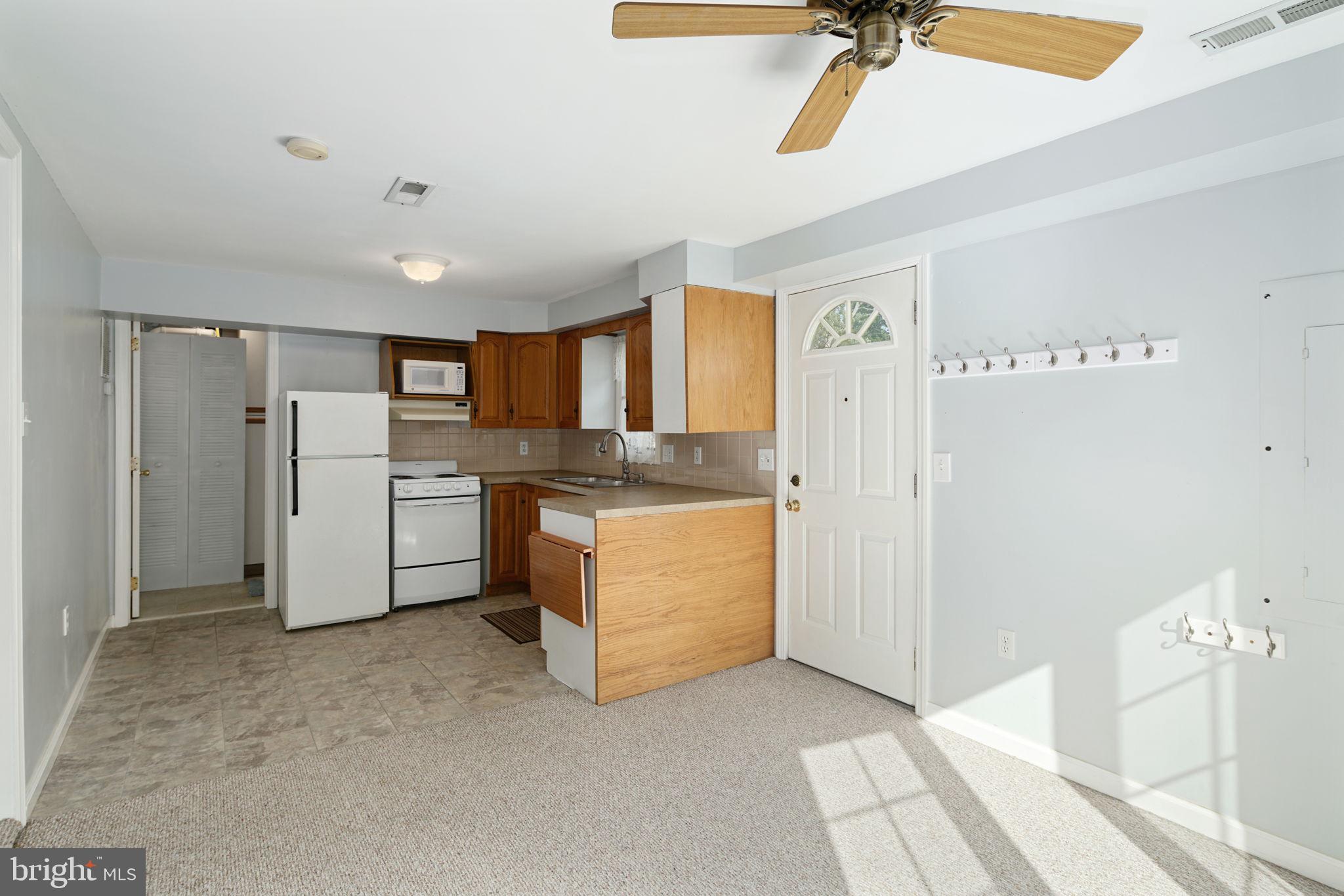 904 Knight Road Cherry Hill, NJ 08034 - Photo 12 of 40 In-law suite kitchen