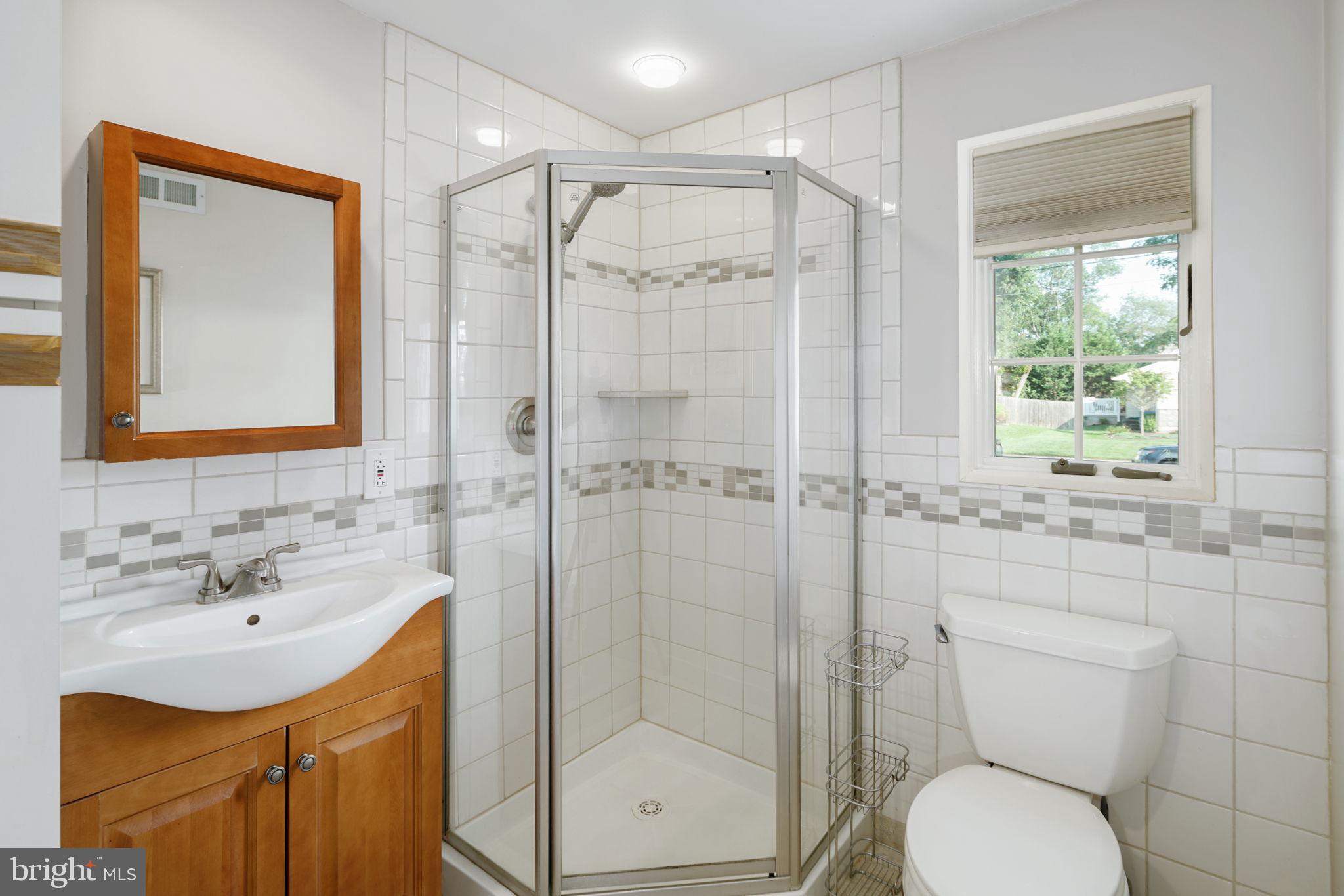 904 Knight Road Cherry Hill, NJ 08034 - Photo 14 of 40 In-law suite full bath