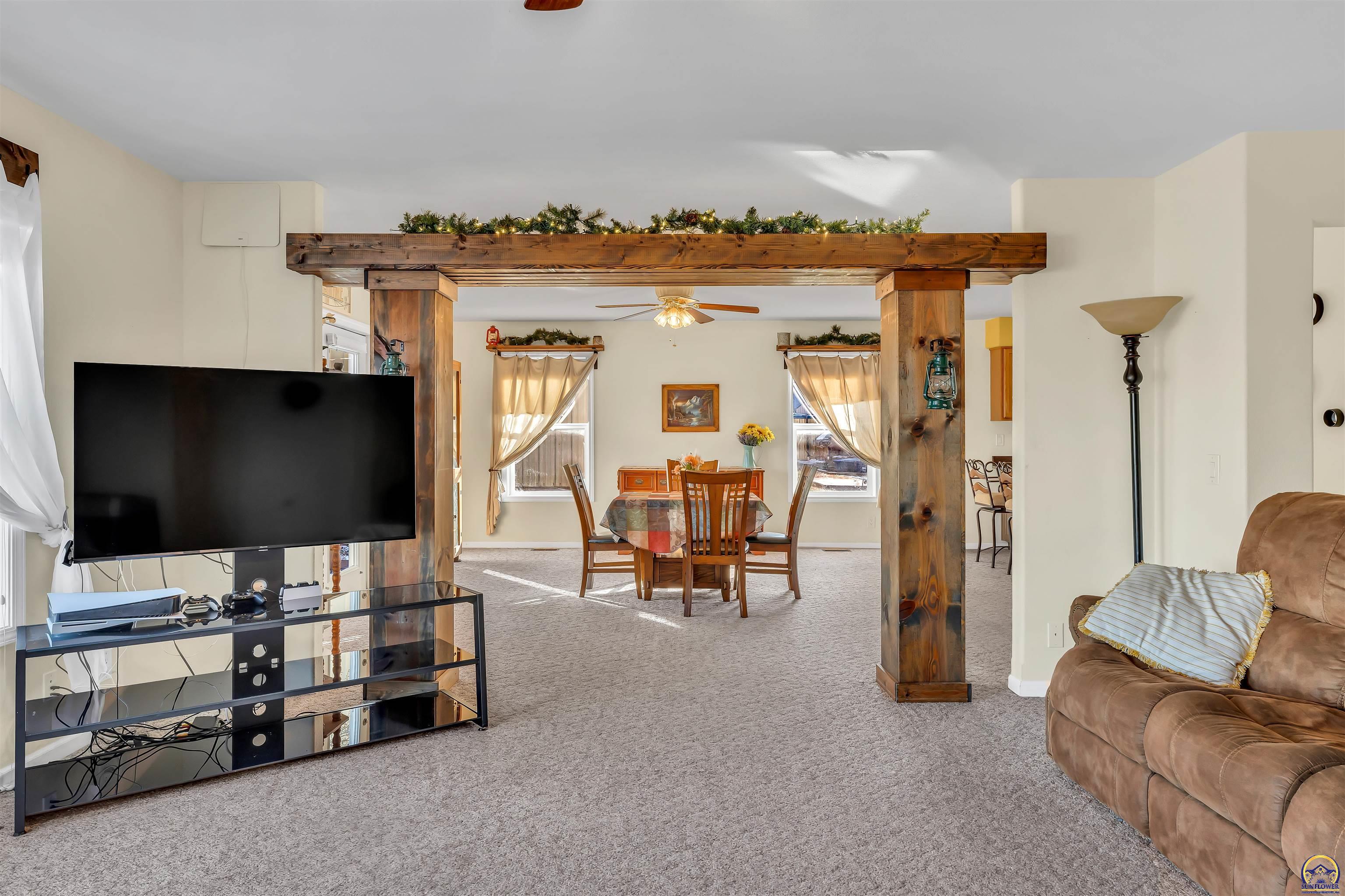 6946 Southeast Berryton Road Berryton, KS 66409 - Photo 11 of 40