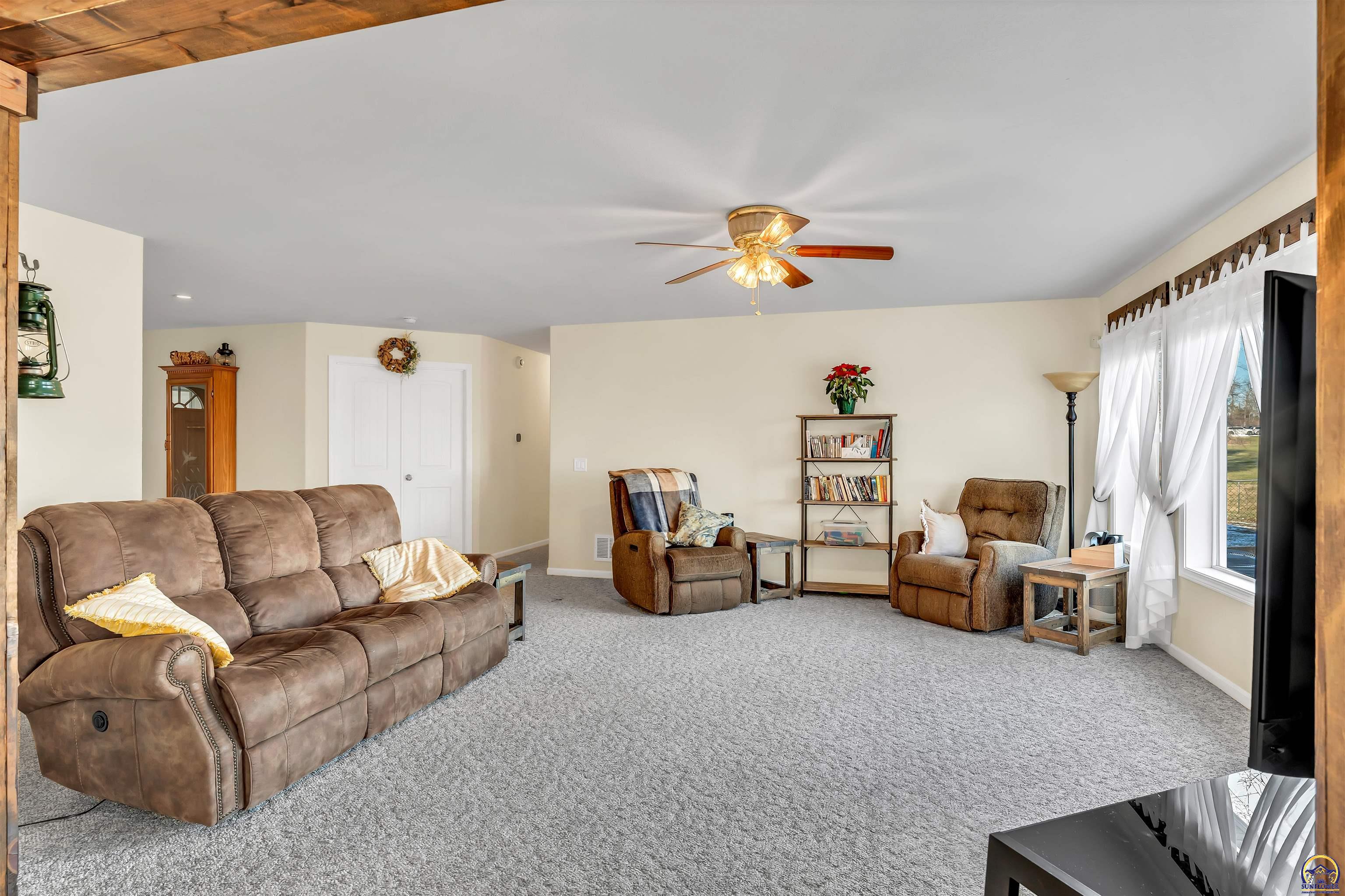 6946 Southeast Berryton Road Berryton, KS 66409 - Photo 12 of 40