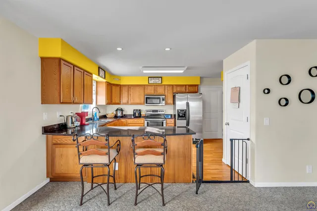 $259,900 | 6946 Southeast Berryton Road, Berryton, KS 66409