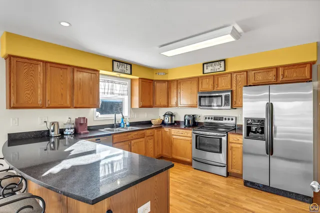 $259,900 | 6946 Southeast Berryton Road, Berryton, KS 66409