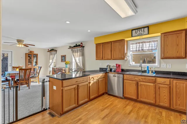 $259,900 | 6946 Southeast Berryton Road, Berryton, KS 66409