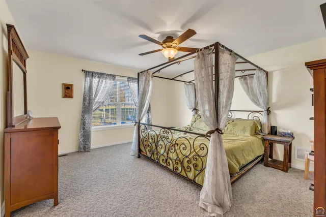 $259,900 | 6946 Southeast Berryton Road, Berryton, KS 66409