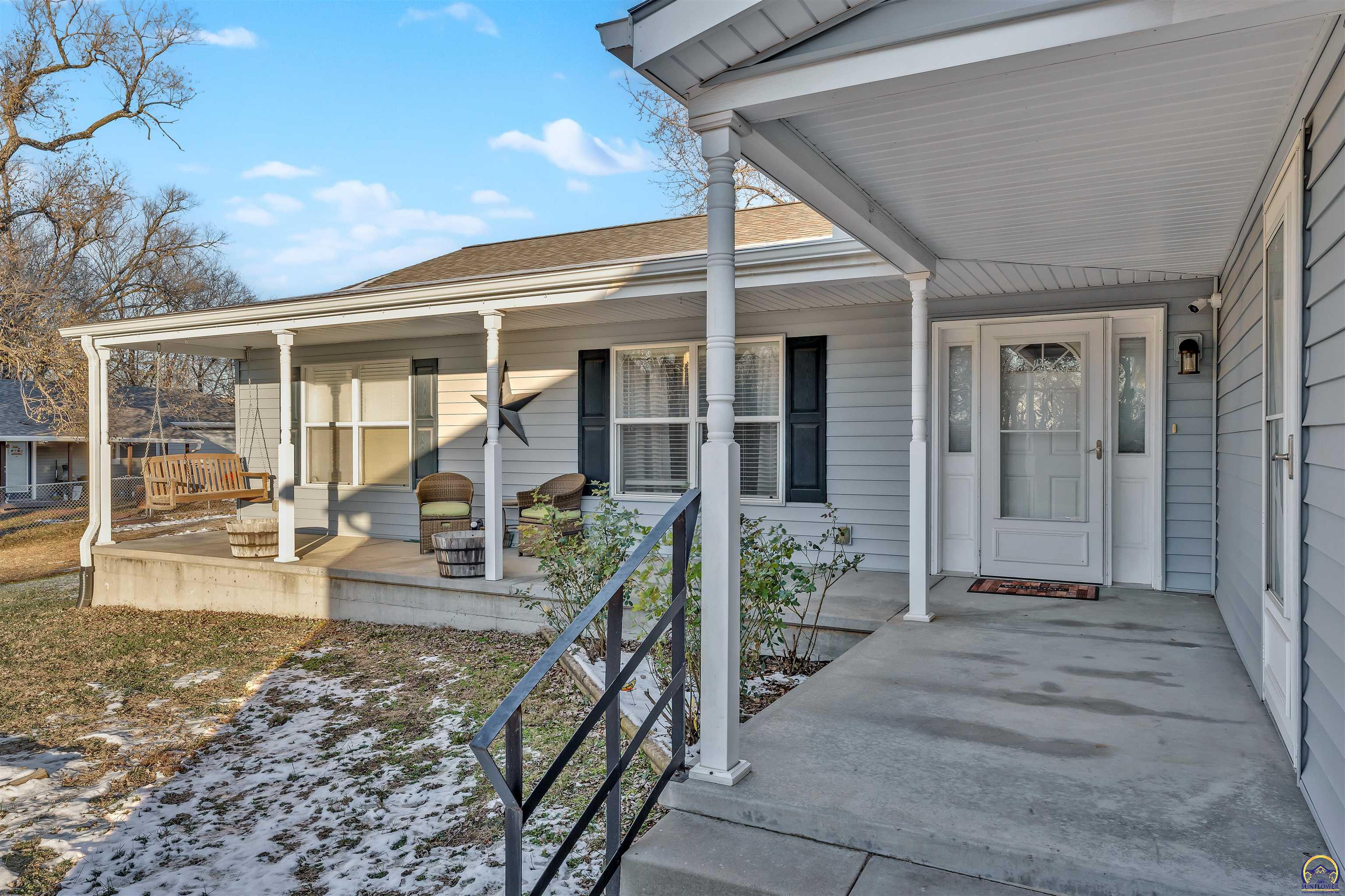 6946 Southeast Berryton Road Berryton, KS 66409 - Photo 3 of 40