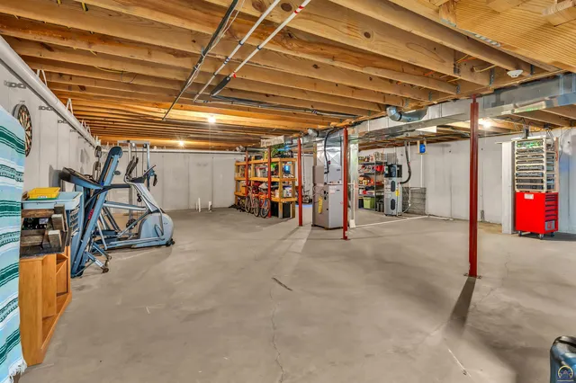 $259,900 | 6946 Southeast Berryton Road, Berryton, KS 66409