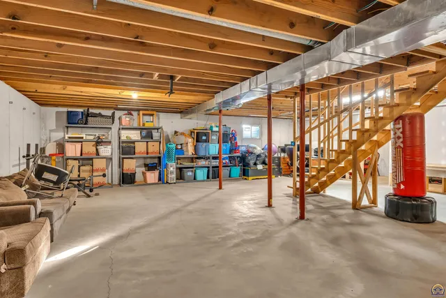 $259,900 | 6946 Southeast Berryton Road, Berryton, KS 66409