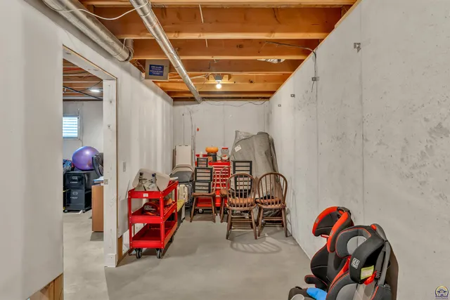 $259,900 | 6946 Southeast Berryton Road, Berryton, KS 66409