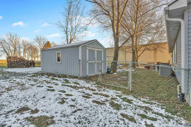 $259,900 | 6946 Southeast Berryton Road, Berryton, KS 66409