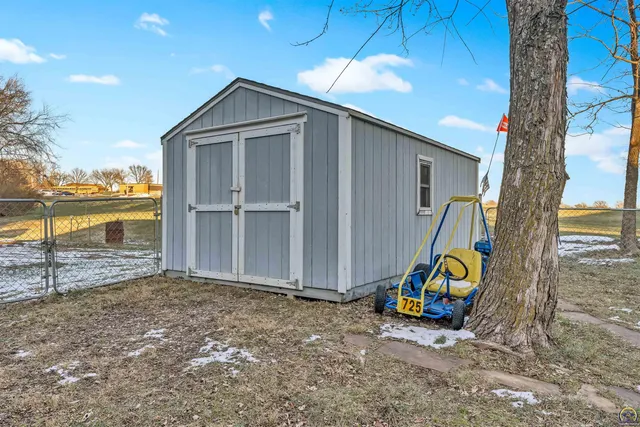 $259,900 | 6946 Southeast Berryton Road, Berryton, KS 66409