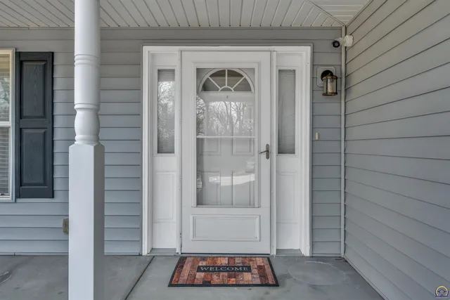 $259,900 | 6946 Southeast Berryton Road, Berryton, KS 66409