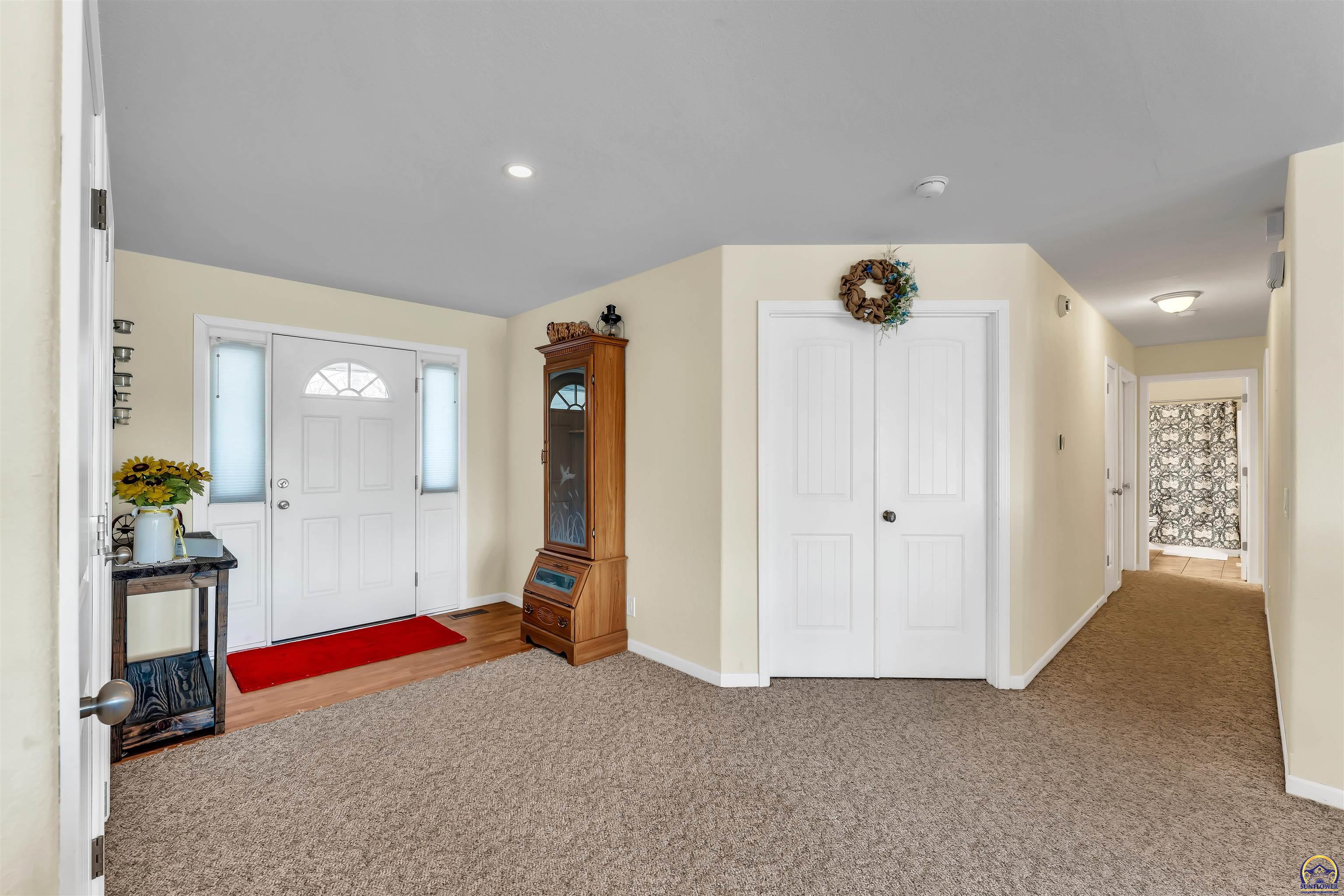 6946 Southeast Berryton Road Berryton, KS 66409 - Photo 8 of 40