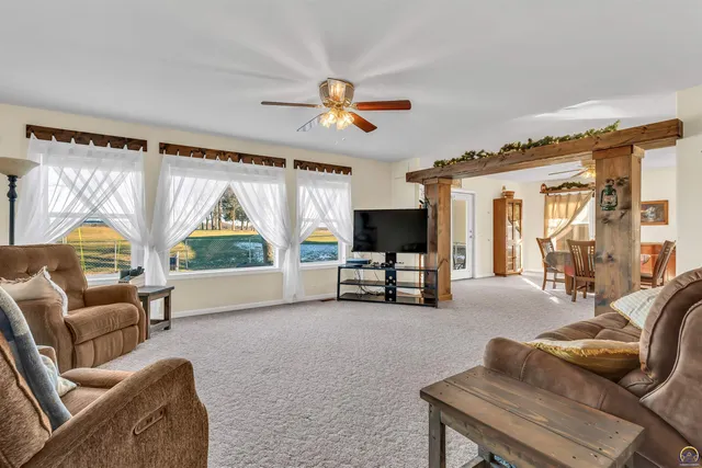 $259,900 | 6946 Southeast Berryton Road, Berryton, KS 66409