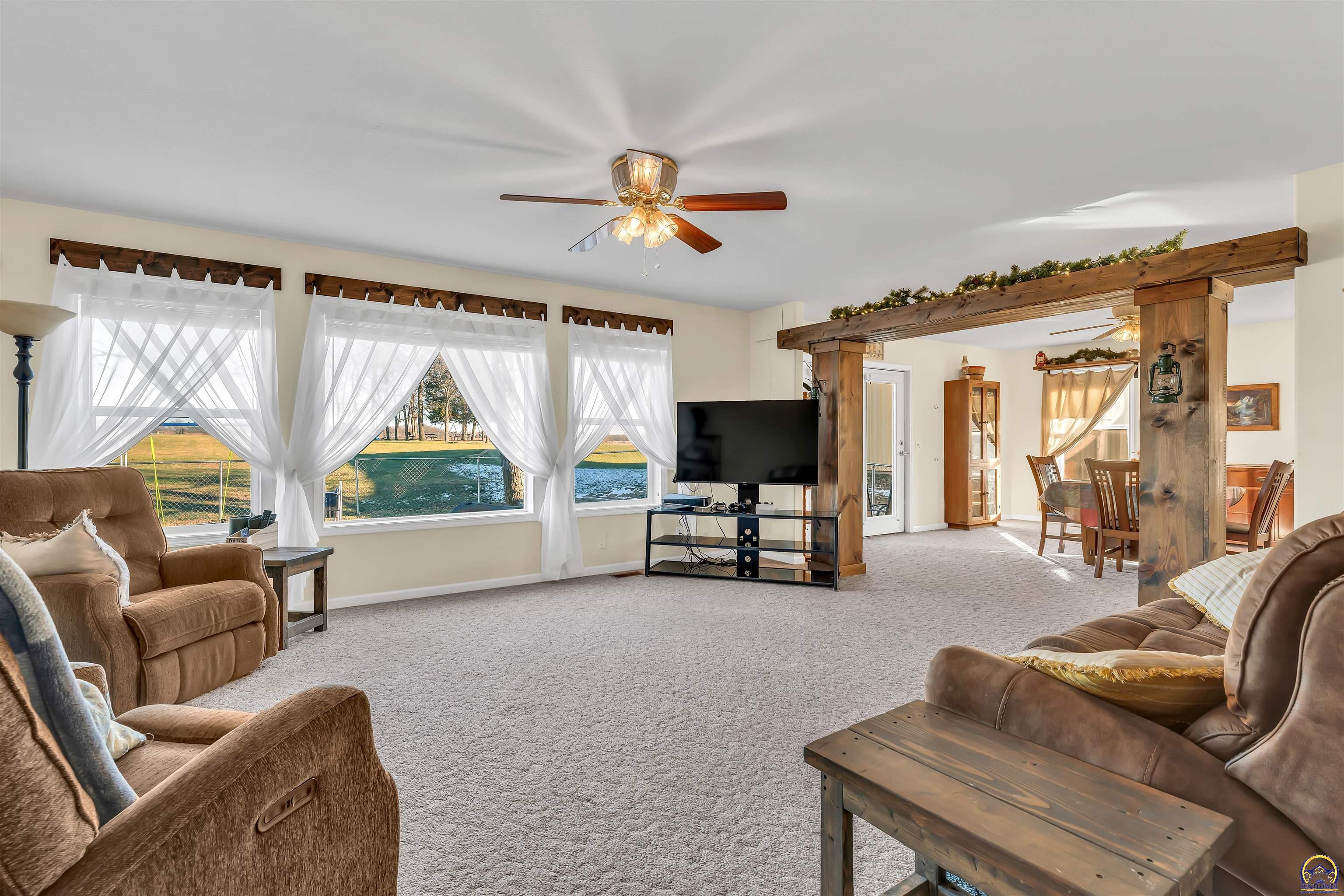 6946 Southeast Berryton Road Berryton, KS 66409 - Photo 10 of 40