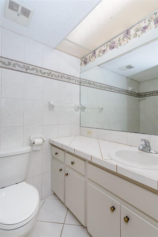 2101 Sunset Point Road, Unit 1003 Clearwater, FL 33765 - Photo 29 of 39 2nd Bath
