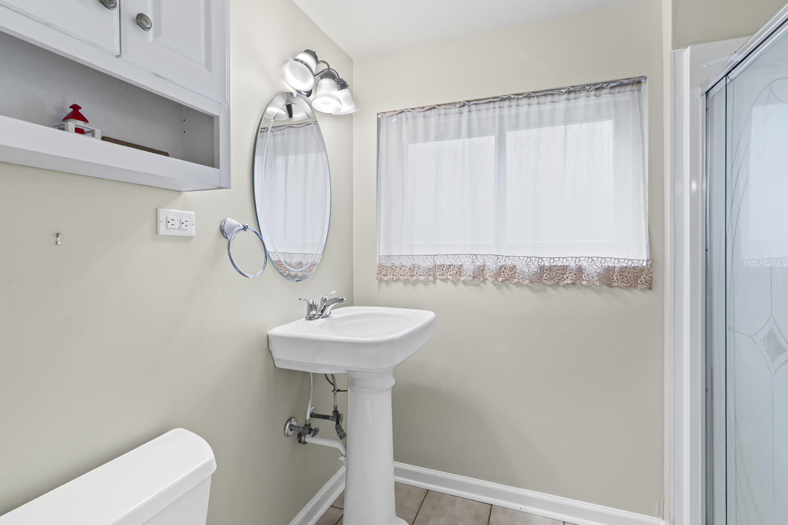 619 Leamington Avenue Wilmette, IL 60091 - Photo 15 of 19 a bathroom with a sink a toilet and shower