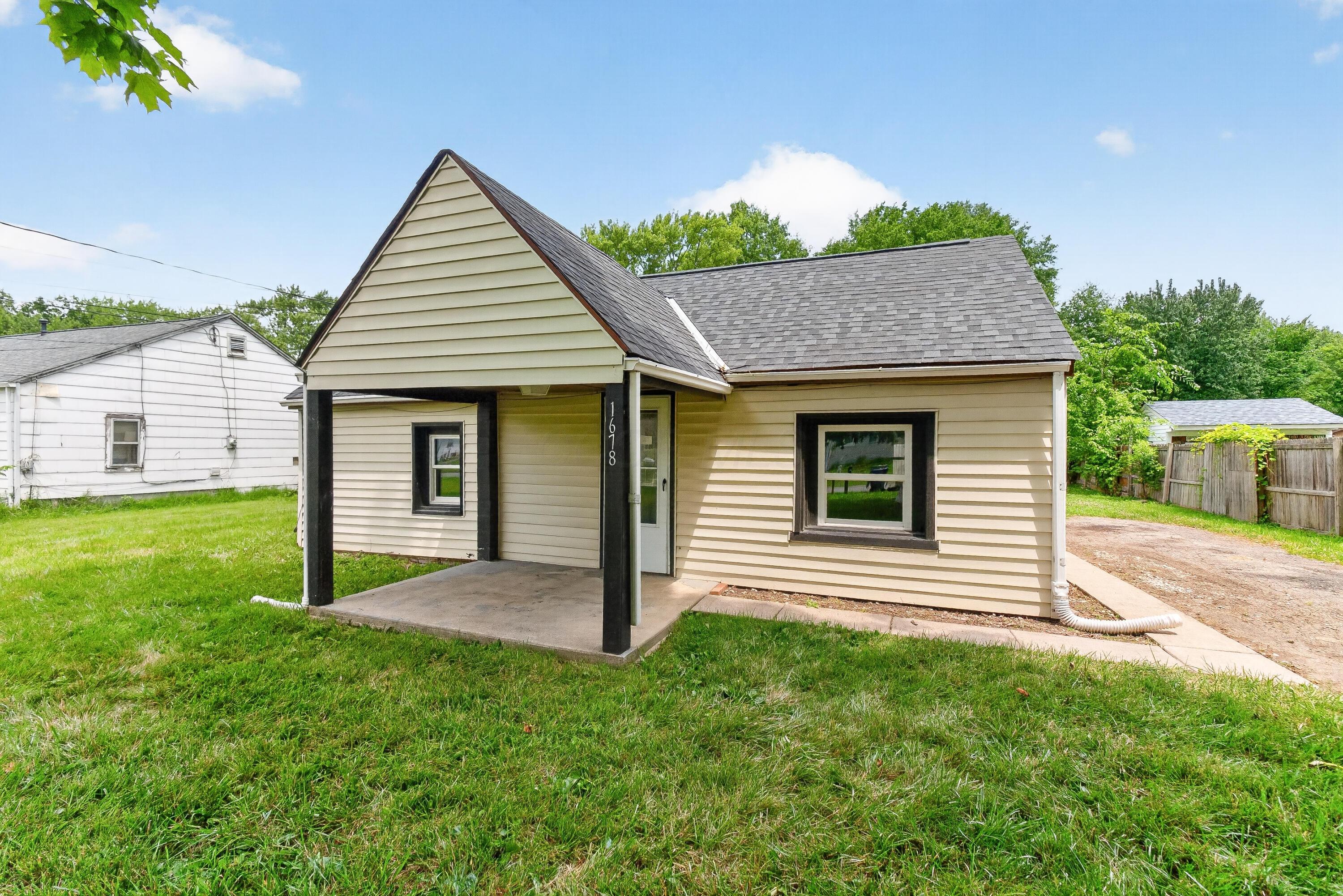 1678 Dewberry Road Columbus, OH 43207 - Photo 3 of 39 1678 Dewberry (Exterior)-2