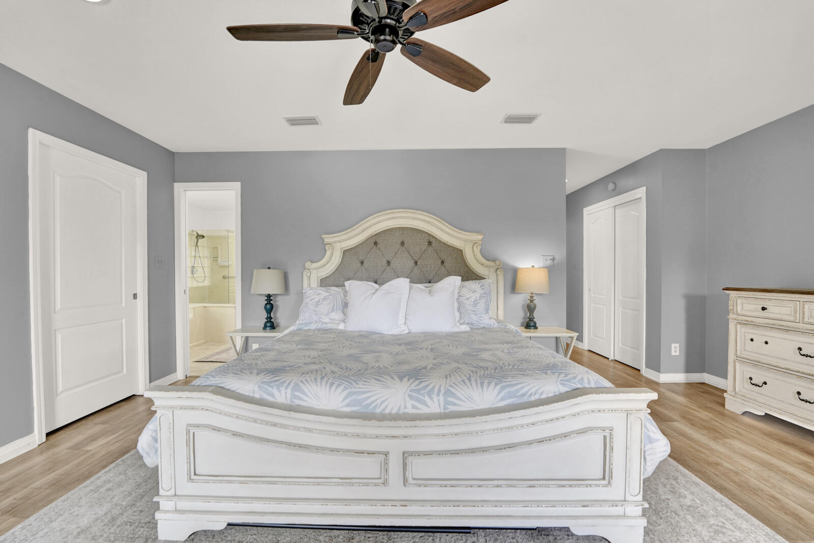 340 Ruckel Drive Niceville, FL 32578 - Photo 21 of 66 a bathroom with a sink and a mirror