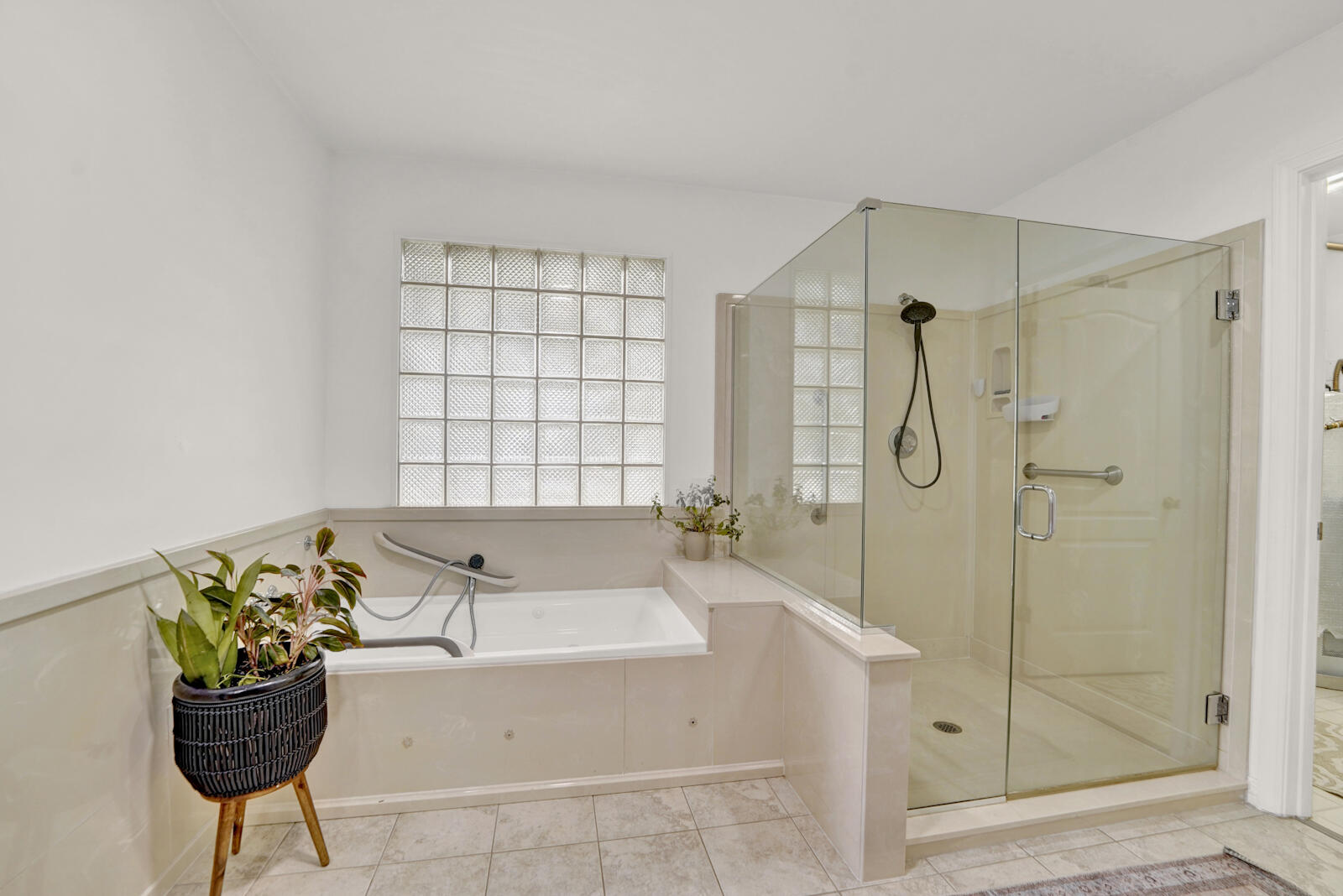 340 Ruckel Drive Niceville, FL 32578 - Photo 27 of 66 a bath room with a bath tub and shower