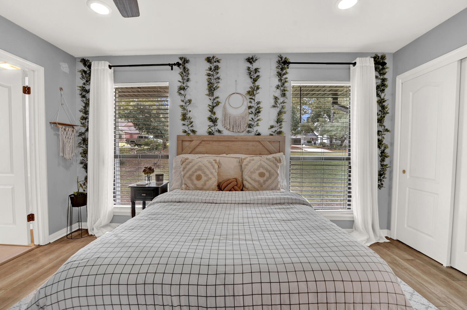 340 Ruckel Drive Niceville, FL 32578 - Photo 31 of 66 a bedroom with a large bed and a window