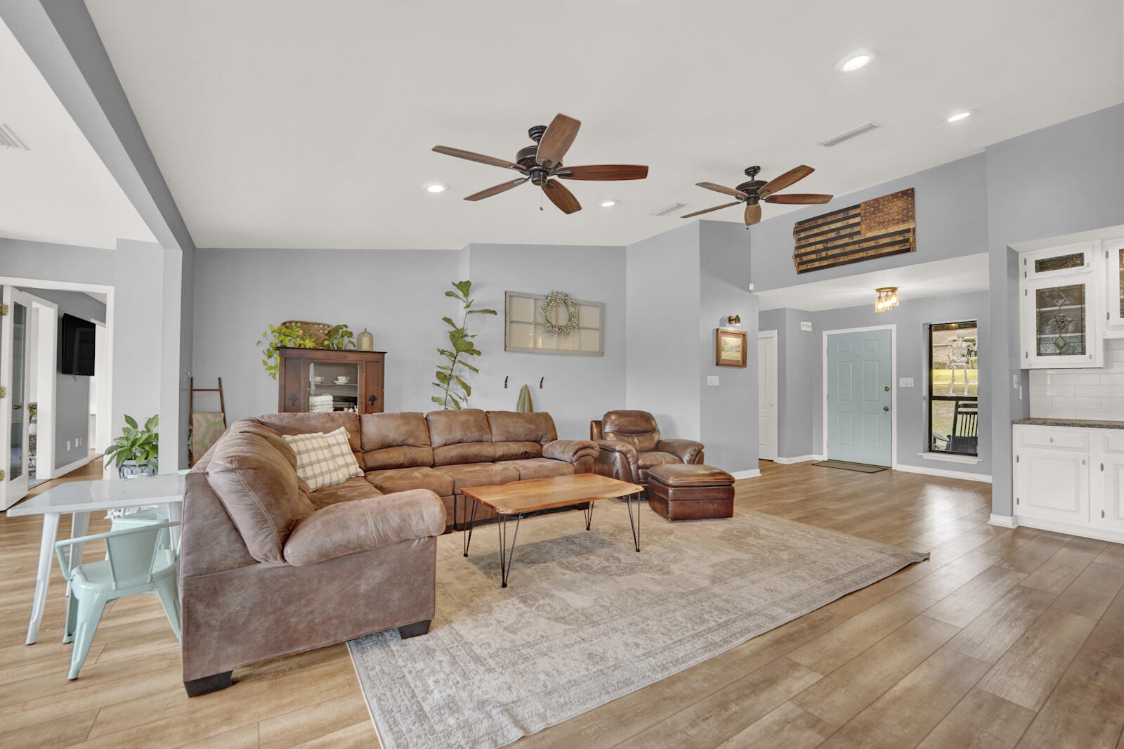 340 Ruckel Drive Niceville, FL 32578 - Photo 5 of 66 Living